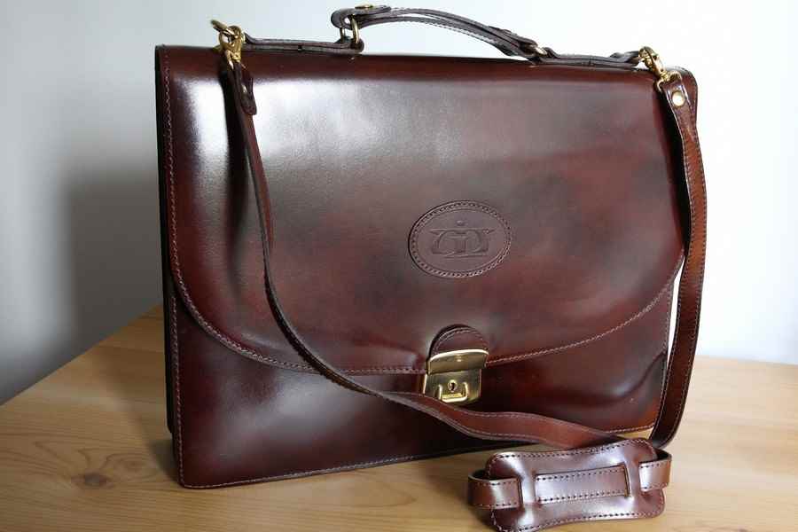 Gorgeous Business Briefcase Shoulder Strap Top Handle Genuine Leather